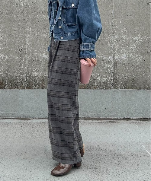 CURA CLOSET(キュラ クローゼット)の「【hada_meguuu select】チェック柄ワイドパンツ(その他パンツ・レディース・ブラウン/ブルーグレー/グレー・M/L)」の7枚目の写真