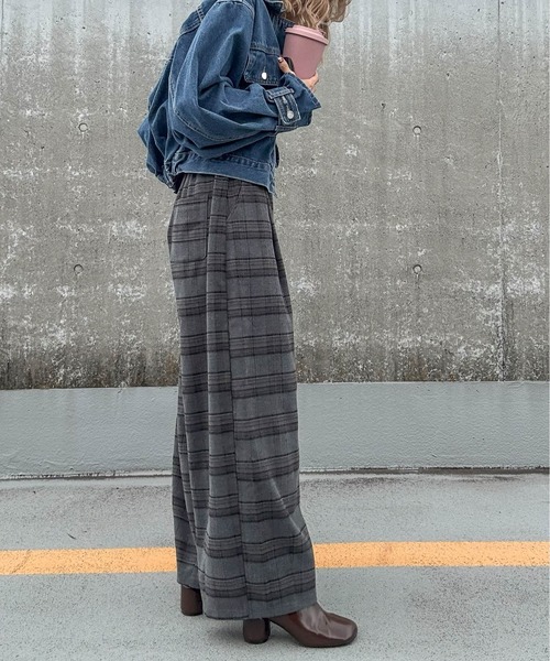 CURA CLOSET(キュラ クローゼット)の「【hada_meguuu select】チェック柄ワイドパンツ(その他パンツ・レディース・ブラウン/ブルーグレー/グレー・M/L)」の10枚目の写真