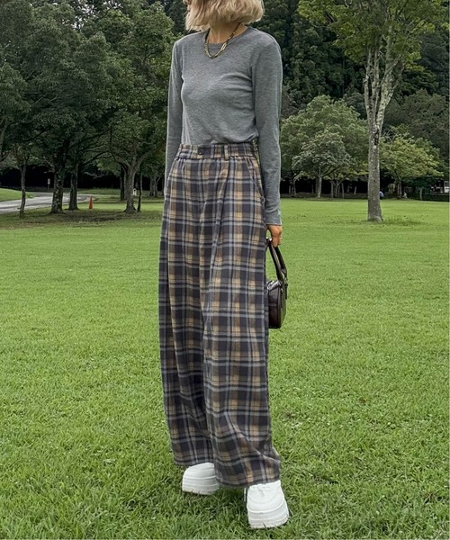 CURA CLOSET(キュラ クローゼット)の「【hada_meguuu select】チェック柄ワイドパンツ(その他パンツ・レディース・ブラウン/ブルーグレー/グレー・M/L)」の17枚目の写真
