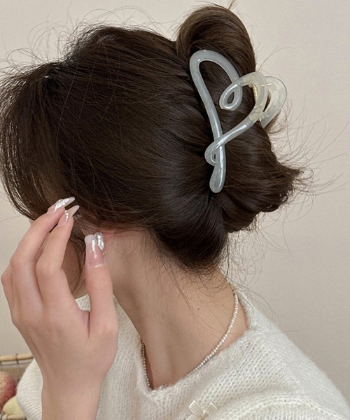 Miniministore（ミニミニストア）の「バンスクリップ 大きめ ヘアクリップ（バレッタ/ヘアクリップ・レディース・ブラック系2/オフホワイト/ブラック系1/ブラウン/キャメル/ピンク・FREE）」の2枚目の写真