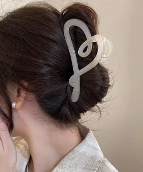 Miniministore（ミニミニストア）の「バンスクリップ 大きめ ヘアクリップ（バレッタ/ヘアクリップ・レディース・ブラック系2/オフホワイト/ブラック系1/ブラウン/キャメル/ピンク・FREE）」の16枚目の写真