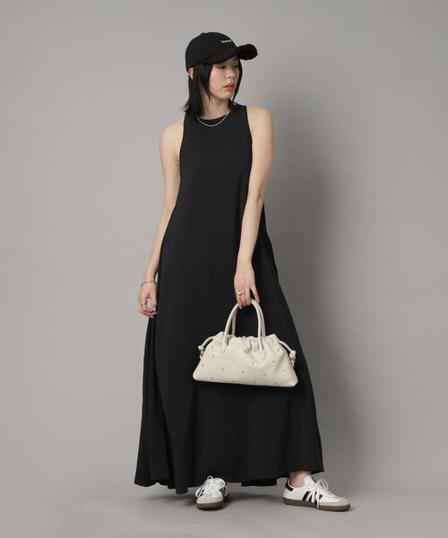 TOFF&LOADSTONE(トフアンドロードストーン)の「Chou chou Studs(シュシュ スタッズ)S(ハンドバッグ・レディース・ブラック/ホワイト系・00)」の7枚目の写真