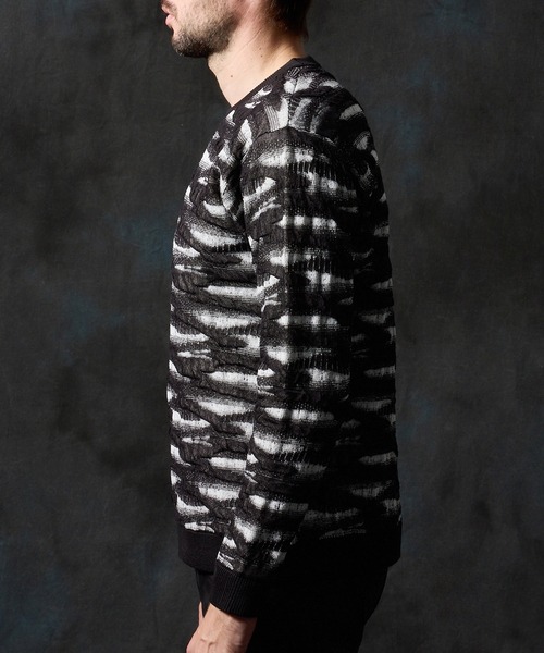 HIDEAWAYS NICOLE（ハイダウェイニコル）の「カモフラブリスタージャカードクルーネックニット（ニット/セーター・メンズ・ホワイト×ライトグレー/ブラック×グレー/ブラック×ホワイト・MEDIUM/LARGE/X-LARGE）」の9枚目の写真