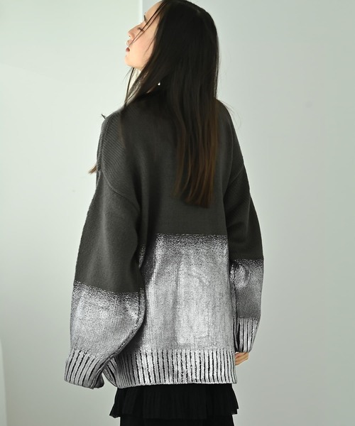 STYLE DELI(スタイルデリ)の「【BLK001】箔プリントオーバーサイズプルオーバー(ニット/セーター・レディース・ブラック/アイボリー/チャコール・FREE)」の16枚目の写真