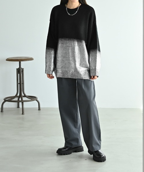 STYLE DELI(スタイルデリ)の「【BLK001】箔プリントオーバーサイズプルオーバー(ニット/セーター・レディース・ブラック/アイボリー/チャコール・FREE)」の22枚目の写真