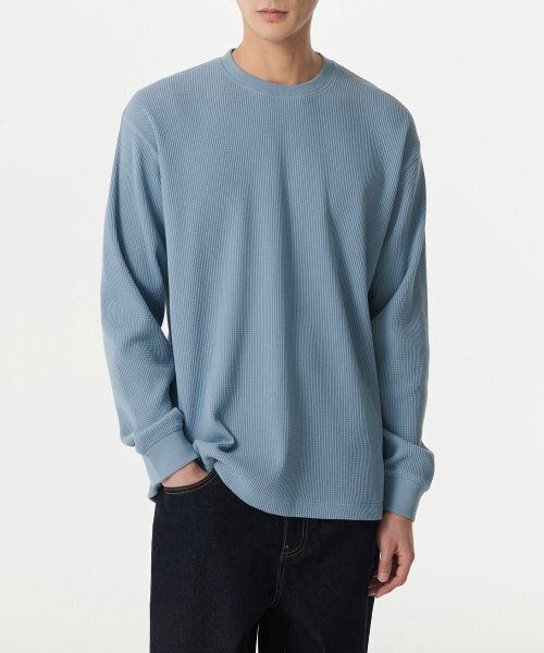 MUSINSA STANDARD（ムシンサスタンダード）の「ワッフルリラックスドクルーネック長袖Tシャツ[ライトブルー]（Tシャツ/カットソー・メンズ・その他・SMALL/MEDIUM/LARGE/X-LARGE/XX-LARGE/XXX-LARGE）」の2枚目の写真