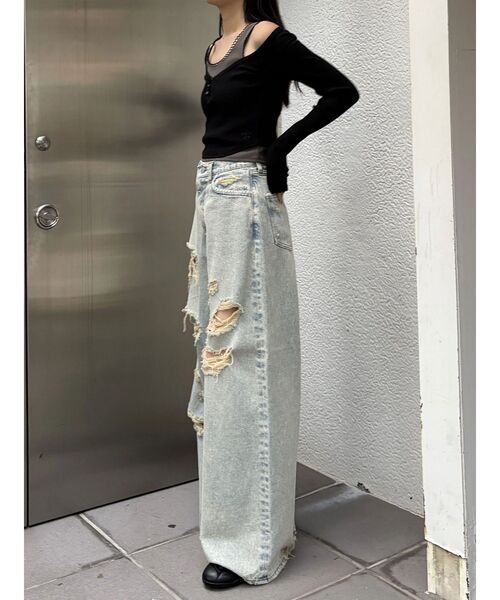 EMODA(エモダ)の「バルキーワイドハイウエストクラッシュジーンズ(デニムパンツ・レディース・ライトブルー/インディゴブルー・X-SMALL/SMALL/MEDIUM)」の15枚目の写真