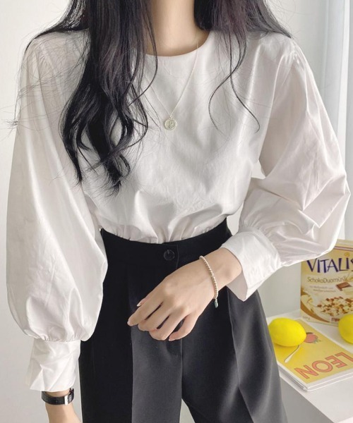 Flugge(フラッジー)の「ボリュームスリーブブラウス(シャツ/ブラウス・レディース・ホワイト/ブラック/ブルー・LARGE/MEDIUM)」の8枚目の写真