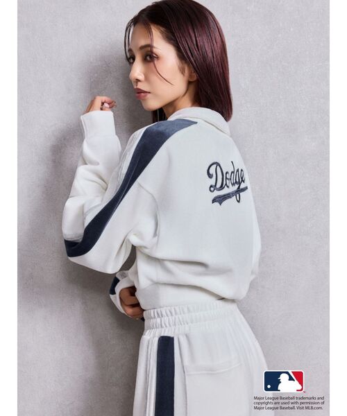 MLB（メジャーリーグベースボール）の「GYDA［MLB］2ラインハーフZIPショートトップス（Tシャツ/カットソー・レディース・ブラック/オフホワイト/ブラウン・FREE）」の5枚目の写真