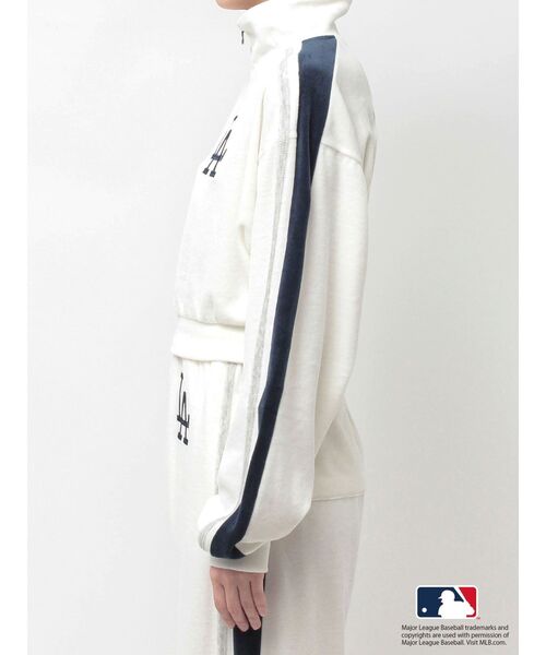 MLB（メジャーリーグベースボール）の「GYDA［MLB］2ラインハーフZIPショートトップス（Tシャツ/カットソー・レディース・ブラック/オフホワイト/ブラウン・FREE）」の17枚目の写真