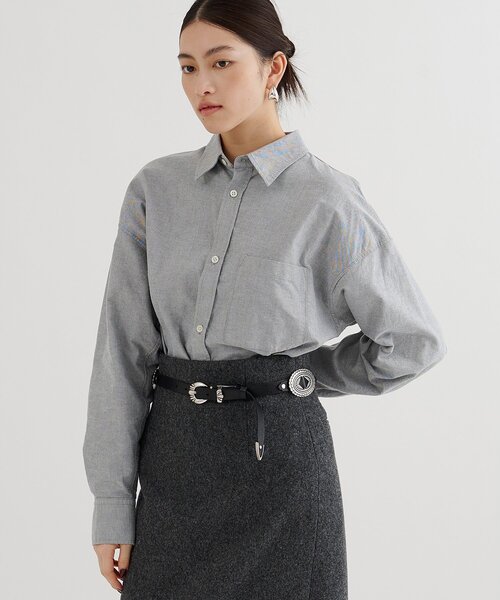 Whim Gazette(ウィムガゼット)の「刺繍オックスフォードシャツ(シャツ/ブラウス・レディース・グレー/オフホワイト/サックスブルー/イエロー・FREE)」の15枚目の写真