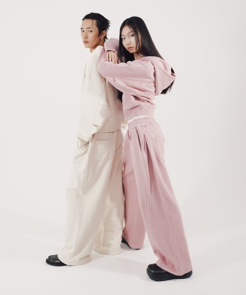 Chikashitsu +（チカシツプラス）の「【CS】cropped double zip hoodie