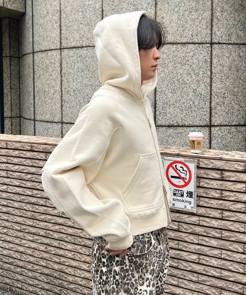 Chikashitsu +（チカシツプラス）の「【CS】cropped double zip hoodie