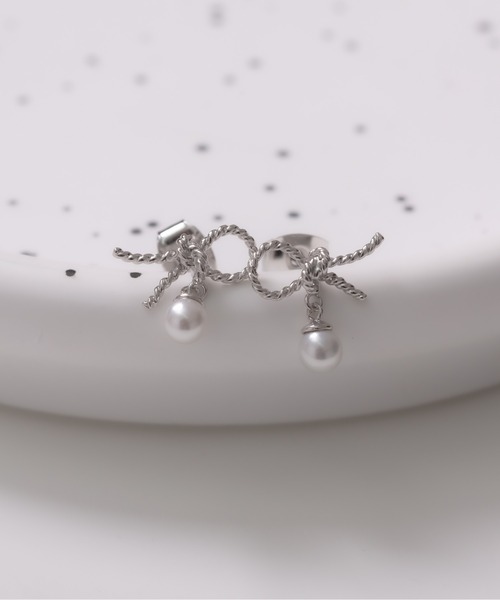 TONE SELECT GOODS(トーンセレクトグッズ)の「【Peony/ピオニー】/アクリルパール ボウリボンピアス(ピアス(両耳用)・レディース・シルバー/ゴールド・FREE)」の6枚目の写真