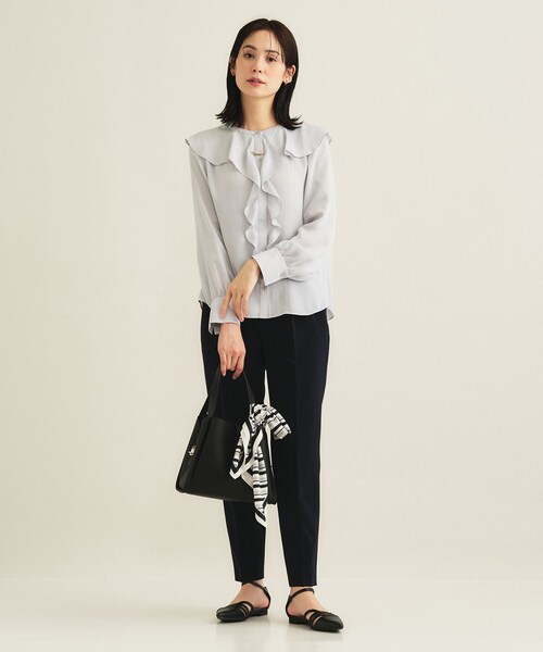 INDIVI（インディヴィ）の「【洗える／セレモニー】ラッフルサテンブラウス（シャツ/ブラウス・レディース・オフホワイト/ライトグレー・19/15 /13/05/40/38/36）」の9枚目の写真