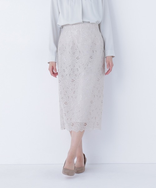 NATURAL BEAUTY BASIC（ナチュラルビューティーベーシック）の「◇フラワーレースタイトスカート（スカート・レディース・ブルー/チャコールグレー/ネイビー/ベージュ・MEDIUM/SMALL）」の2枚目の写真