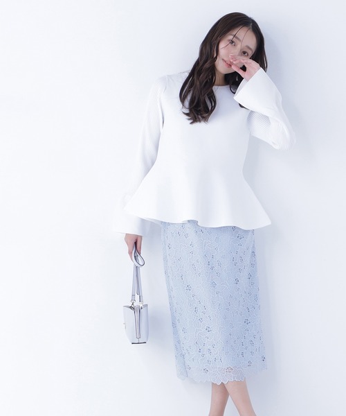 NATURAL BEAUTY BASIC（ナチュラルビューティーベーシック）の「◇フラワーレースタイトスカート（スカート・レディース・ブルー/チャコールグレー/ネイビー/ベージュ・MEDIUM/SMALL）」の4枚目の写真