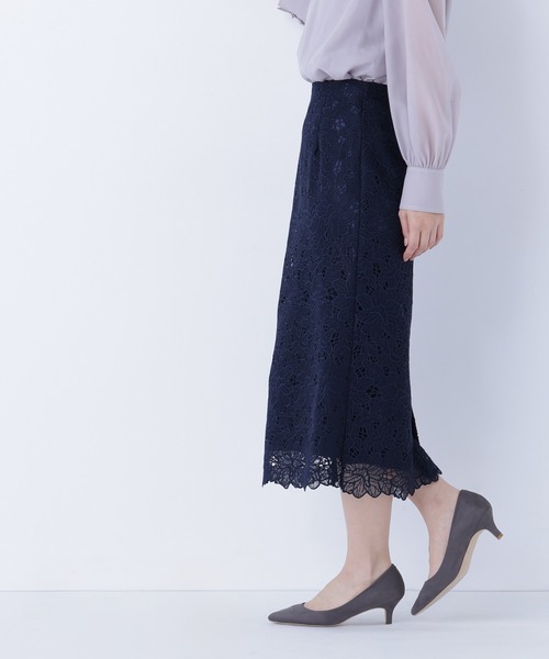 NATURAL BEAUTY BASIC（ナチュラルビューティーベーシック）の「◇フラワーレースタイトスカート（スカート・レディース・ブルー/チャコールグレー/ネイビー/ベージュ・MEDIUM/SMALL）」の5枚目の写真
