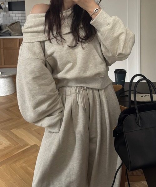 off shoulder cropped hoodie sweat（スウェット）｜WILLFULLY（ウィル