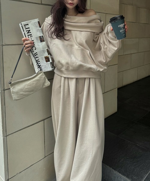 WILLFULLY(ウィルフリー)の「off shoulder cropped hoodie sweat(スウェット・レディース・オートミール/グレー系その他/ベージュ系その他・FREE)」の6枚目の写真