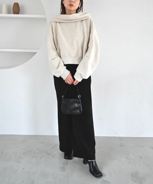 WILLFULLY(ウィルフリー)の「off shoulder cropped hoodie sweat(スウェット・レディース・オートミール/グレー系その他/ベージュ系その他・FREE)」の11枚目の写真