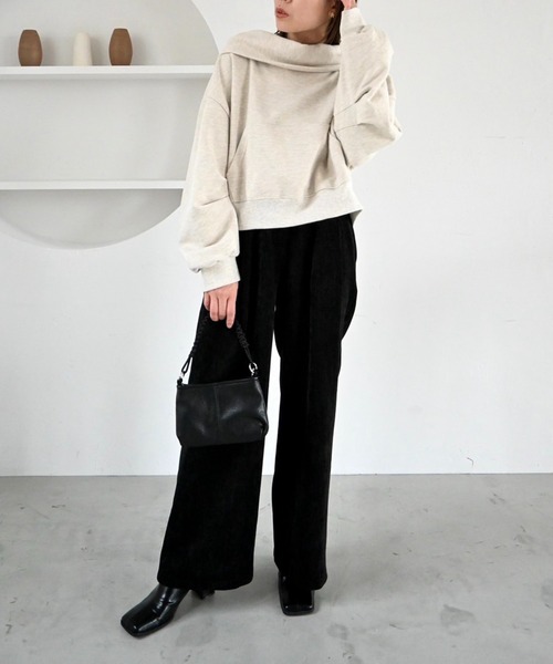 WILLFULLY(ウィルフリー)の「off shoulder cropped hoodie sweat(スウェット・レディース・オートミール/グレー系その他/ベージュ系その他・FREE)」の10枚目の写真