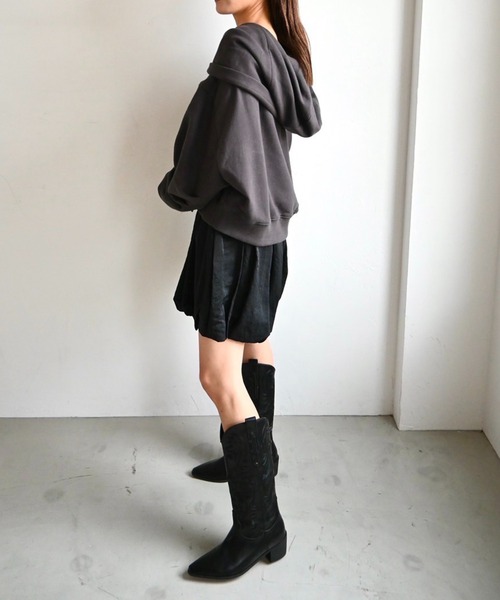 WILLFULLY(ウィルフリー)の「off shoulder cropped hoodie sweat(スウェット・レディース・オートミール/グレー系その他/ベージュ系その他・FREE)」の17枚目の写真