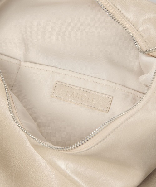 LAKOLE（ラコレ）の「アシメソフトハトメショルダーバッグ / 636240（ショルダーバッグ・レディース・ブラウン/オフホワイト/ブラック・FREE）」の19枚目の写真