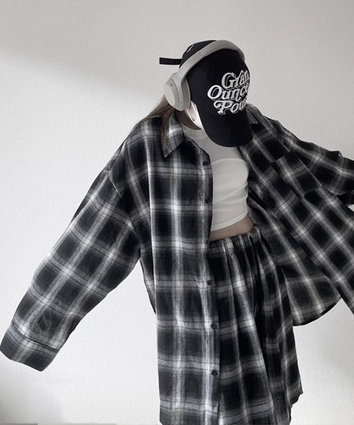 YACA(ヤーカ)の「Over Size Check Shirt/オーバーサイズチェックシャツ【unisex item】(シャツ/ブラウス・レディース・ブラック・FREE)」の4枚目の写真
