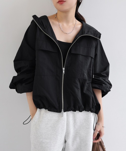 andme（アンドミー）の「ショート丈ナイロンマウンテンパーカー（マウンテンパーカー・レディース・ホワイト/ブラック/ブラウン・M）」の3枚目の写真