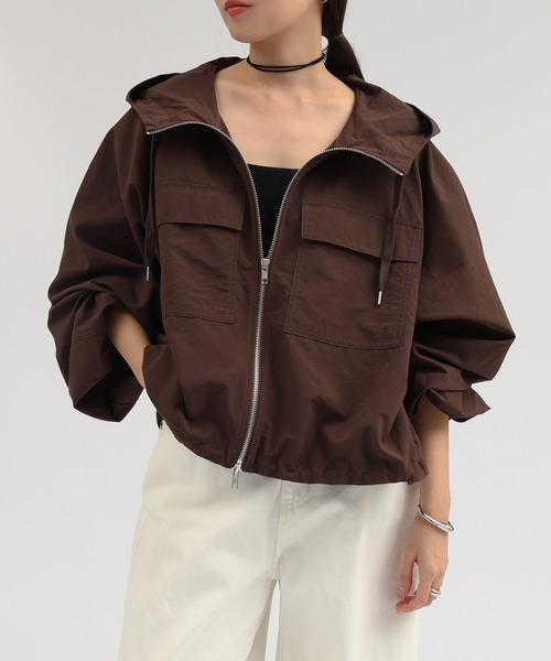 andme（アンドミー）の「ショート丈ナイロンマウンテンパーカー（マウンテンパーカー・レディース・ホワイト/ブラック/ブラウン・M）」の8枚目の写真