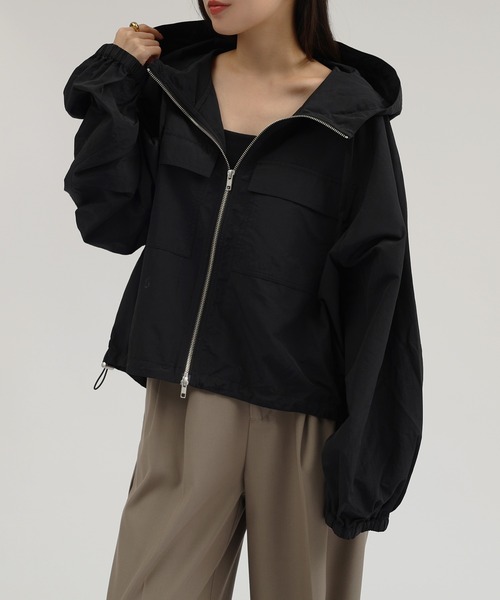 andme（アンドミー）の「ショート丈ナイロンマウンテンパーカー（マウンテンパーカー・レディース・ホワイト/ブラック/ブラウン・M）」の21枚目の写真