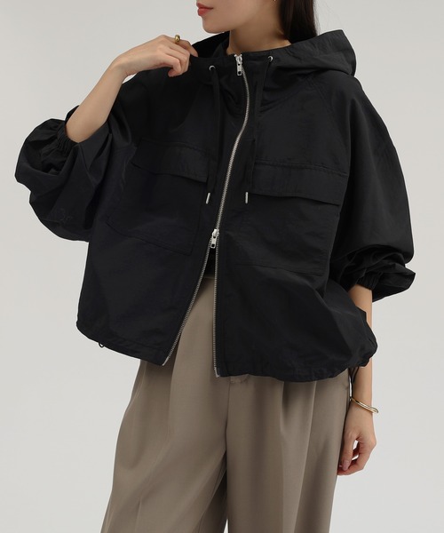 andme（アンドミー）の「ショート丈ナイロンマウンテンパーカー（マウンテンパーカー・レディース・ホワイト/ブラック/ブラウン・M）」の16枚目の写真