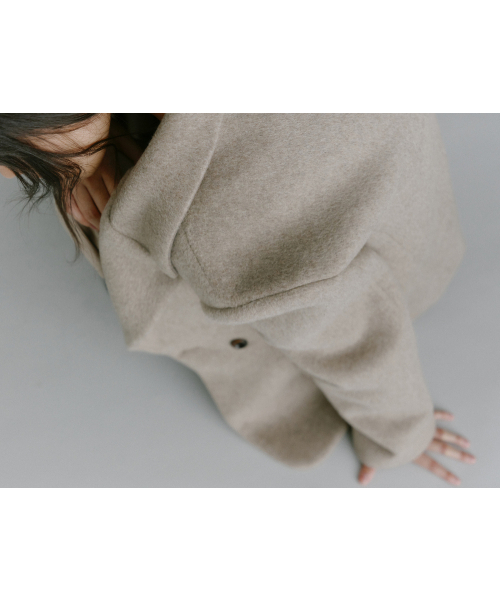 Yuje(ユジェ)の「WOOL DOUBLE COAT (2color)(チェスターコート・レディース・チャコールグレー/Beige・FREE)」の18枚目の写真
