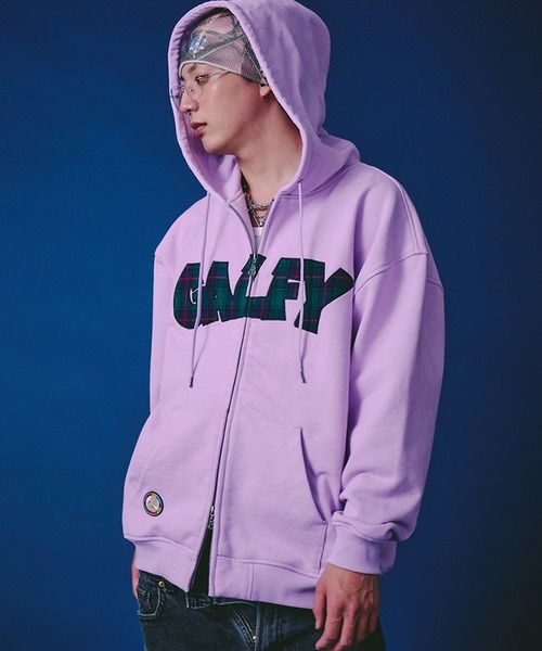 GALFY(ガルフィー)の「【GALFY/ガルフィー】ばーばの切り貼り リメイクパーカー(パーカー・メンズ・ホワイト/ブラック/ピンク・L/XL/M)」の3枚目の写真