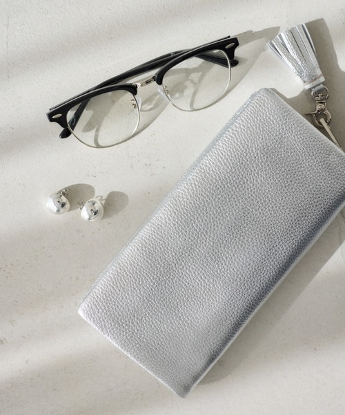 Beau're(ヴュレ)の「BARNYARDSTORM / Beau're(ヴュレ)別注 / タッセル付きレザーウォレット【WEB限定】(財布・レディース・シルバー/グレイッシュベージュ/グリーン/ゴールド/イエロー・FREE)」の1枚目の写真