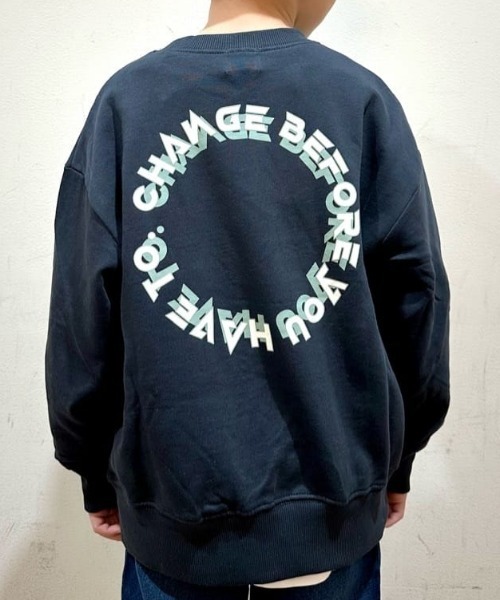 Right-on(ライトオン)の「【Refurbish】キッズ プリントスウェット プルオーバー (ルーズシルエット / 耐久性 / カジュアルコーデ)(スウェット・キッズ・ブルー/オフホワイト/グレー/ブラック/グリーン/オレンジ・110/120/130/140/150/160)」の3枚目の写真