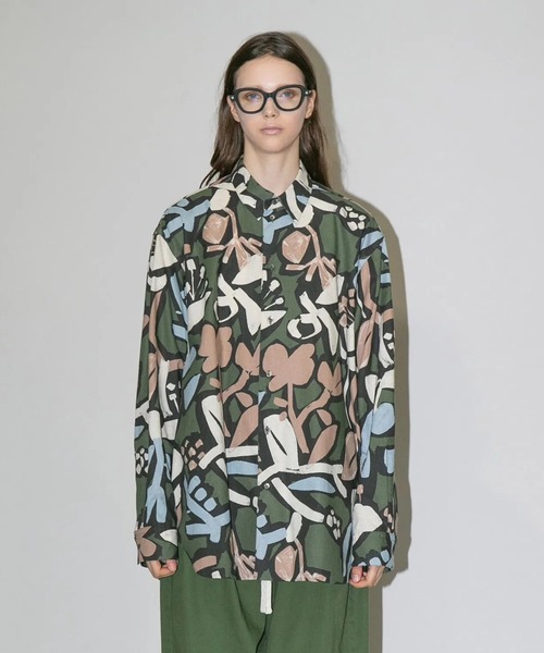 my beautiful landlet(マイビューティフルランドレット)の「【my beautiful landlet】FLORAL PIGMENT PRINT OVERSIZE SHIRT(シャツ/ブラウス・メンズ・ブルー/マスタード/ピンク/グリーン/ベージュ・1/0)」の6枚目の写真