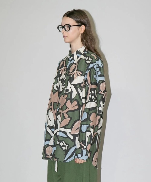 my beautiful landlet(マイビューティフルランドレット)の「【my beautiful landlet】FLORAL PIGMENT PRINT OVERSIZE SHIRT(シャツ/ブラウス・メンズ・ブルー/マスタード/ピンク/グリーン/ベージュ・1/0)」の7枚目の写真