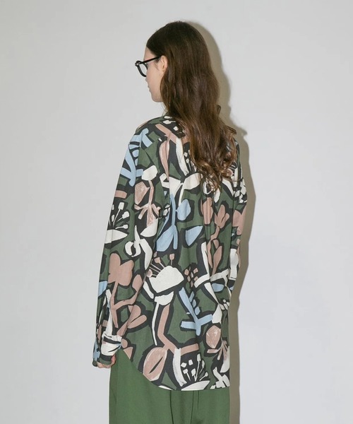 my beautiful landlet(マイビューティフルランドレット)の「【my beautiful landlet】FLORAL PIGMENT PRINT OVERSIZE SHIRT(シャツ/ブラウス・メンズ・ブルー/マスタード/ピンク/グリーン/ベージュ・1/0)」の8枚目の写真