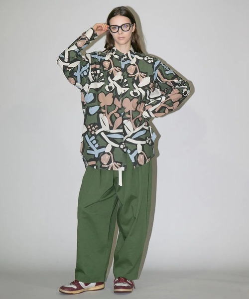 my beautiful landlet(マイビューティフルランドレット)の「【my beautiful landlet】FLORAL PIGMENT PRINT OVERSIZE SHIRT(シャツ/ブラウス・メンズ・ブルー/マスタード/ピンク/グリーン/ベージュ・1/0)」の9枚目の写真