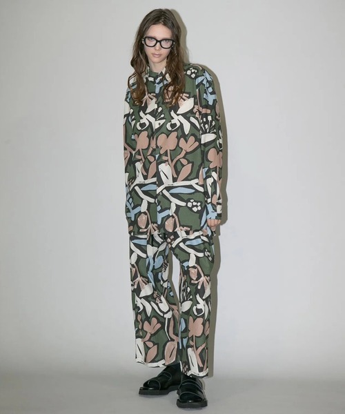 my beautiful landlet(マイビューティフルランドレット)の「【my beautiful landlet】FLORAL PIGMENT PRINT OVERSIZE SHIRT(シャツ/ブラウス・メンズ・ブルー/マスタード/ピンク/グリーン/ベージュ・1/0)」の10枚目の写真