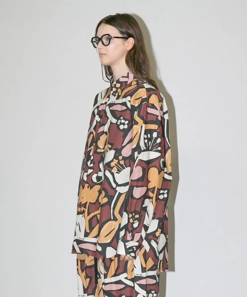 my beautiful landlet(マイビューティフルランドレット)の「【my beautiful landlet】FLORAL PIGMENT PRINT OVERSIZE SHIRT(シャツ/ブラウス・メンズ・ブルー/マスタード/ピンク/グリーン/ベージュ・1/0)」の12枚目の写真
