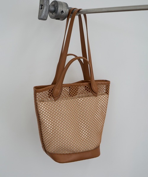SALON adam et rope'（サロン アダム エ ロペ）の「【W S（ドゥーブル）】ダブルハンドルメッシュトート（トートバッグ・レディース・キャメル/ブラック・FREE）」の3枚目の写真