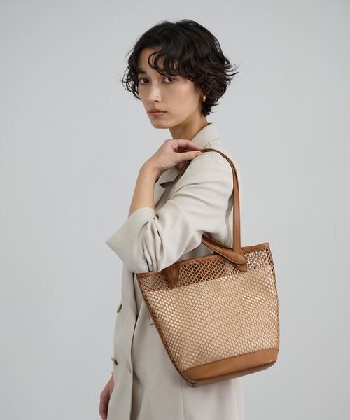 SALON adam et rope'（サロン アダム エ ロペ）の「【W S（ドゥーブル）】ダブルハンドルメッシュトート（トートバッグ・レディース・キャメル/ブラック・FREE）」の4枚目の写真