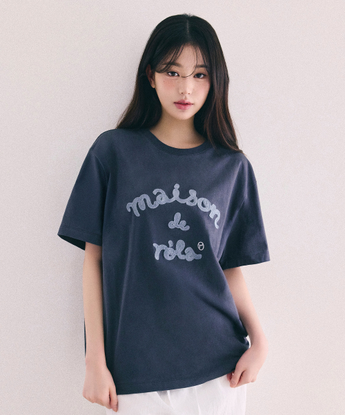 ROLAROLA(ロラロラ)の「メゾン・ド・ローラ 刺繍 ルーズフィット Tシャツ チャコールグレー(Tシャツ/カットソー・レディース・その他・FREE)」の2枚目の写真