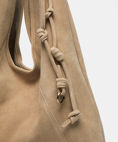 Archivepke（アーカイブエプク）の「Archivepke/アーカイブエプク Knotted layer bag スエード シープスキン ショッパーバッグ ショルダーバッグ 2026年春夏（ショルダーバッグ・レディース・ブラウン/ライトブラウン/クリーム・FREE）」の21枚目の写真