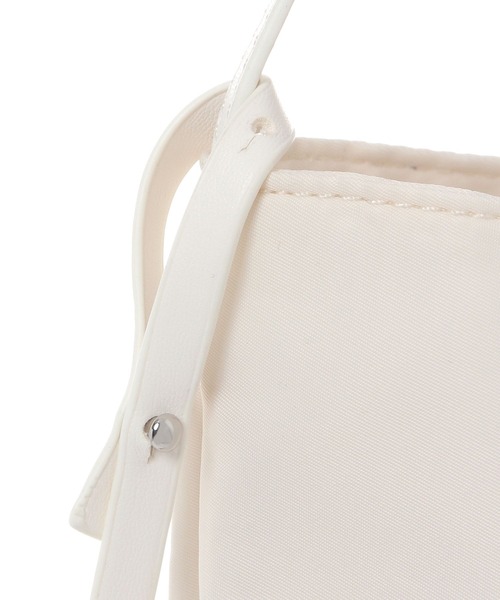 A part by(アパートバイ)の「ポーチツキナイロンショルダー(ショルダーバッグ・レディース・アイボリー/ブラック・FREE)」の7枚目の写真