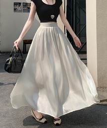 サテンフレアロングスカート