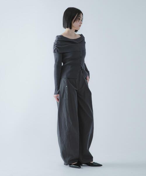 SENSE OF PLACE by URBAN RESEARCH(センスオブプレイスバイアーバンリサーチ)の「『洗濯可/防花粉』SKINProofオフショルセーター(ニット/セーター・レディース・チャコールグレー/ライトブルー/アイボリー/ブラック・ONE)」の17枚目の写真